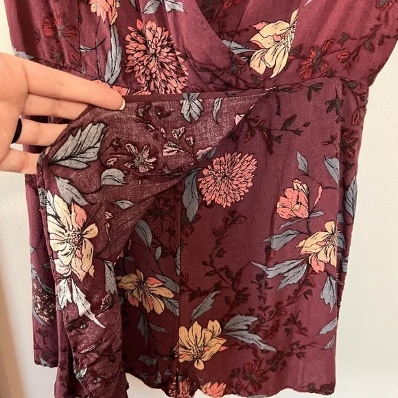 Urban Outfitters Kimchi Blue Burgundy Floral Skort Romper size 4 - Picture 9 of 9